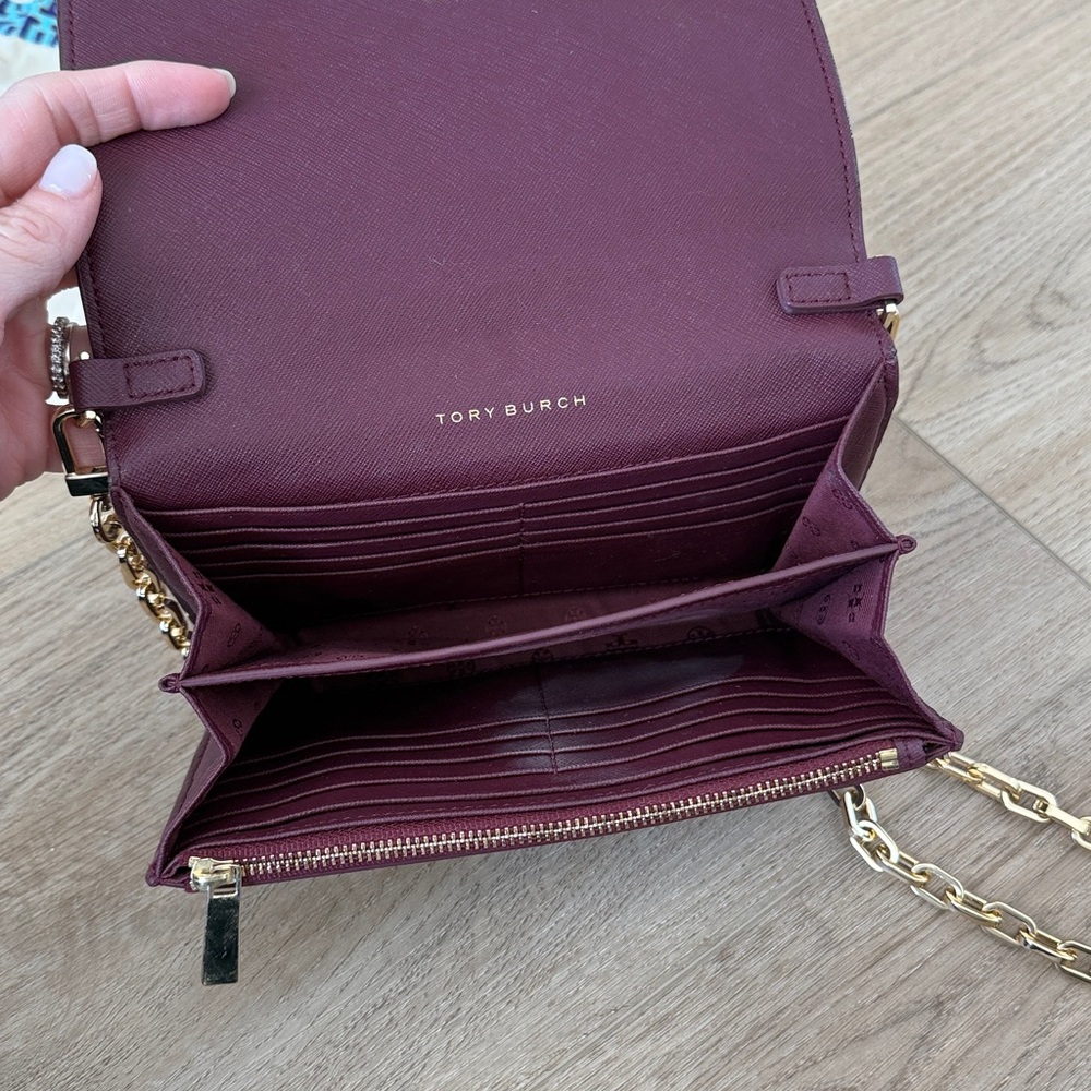 Tory Burch Plum Crossbody Bag with Gold Chain - Picture 8 of 11
